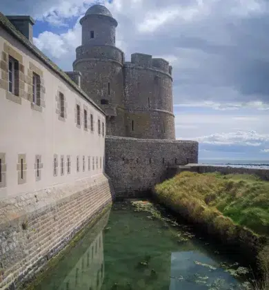 Restauration de la tour des fortifications de Tatihou dans la Manche par Ylex Architecture